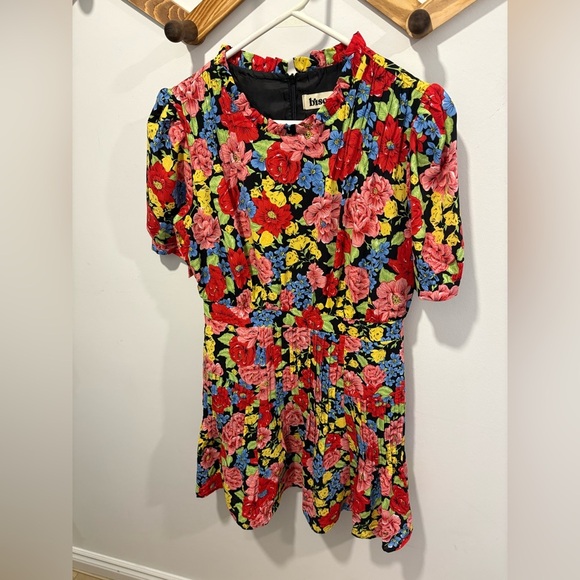 NWOT- BISCUIT FLORAL DRESS - Size M - Picture 1 of 8